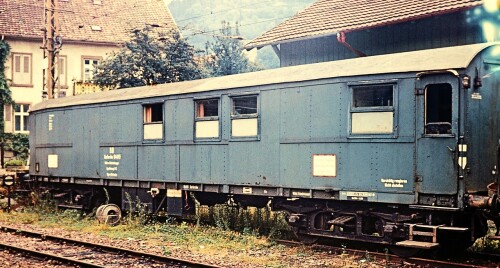 E_Landerbahnwagen_Epoche_1_Bauzug_Zell_Wiesentahl_Bahnhof_1967-1.jpg