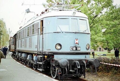 E 18 08 grau München Freimann Bahnhof Donnerbüchsen 1985