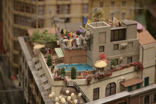 Nonnen_Poolparty_Bikini_Roma_Italia_Miniaturwunderland_Miwula_Hamburg_H0-2.jpg