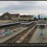 Lindau_Hauptbahnhof_Hbf_Wikipedia_Blick_auf_die_Bahnsteige_und_Hauptgebaude