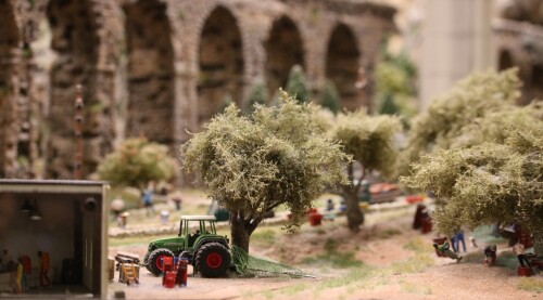 Miniaturwunderland_Miwula_Olivenernte_in_Italien_im_Modell_H0-3.jpg