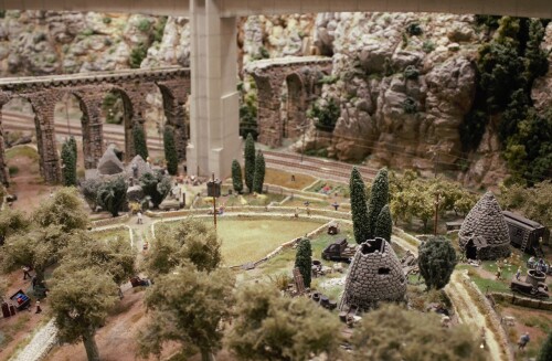 Miniaturwunderland_Miwula_Olivenernte_in_Italien_im_Modell_H0-8.jpg