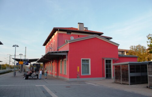 Murnau Bahnhof Empfangsgebäude Mittenwaldbahn Okt 2023 (2)