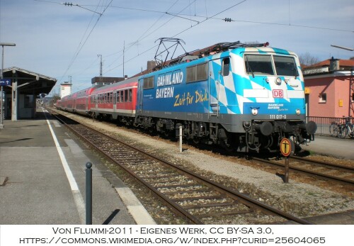 Bahnhof Weilheim BR 111 blau Bayern RE Gleise Bahnsteig (1)