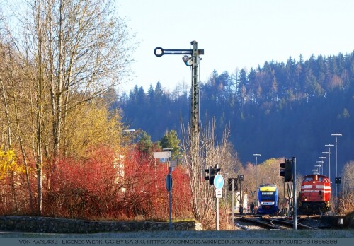 VT 214 der Bayerischen Regiobahn und AL 41 der Augsburger Localbahn im Bahnhof Schongau