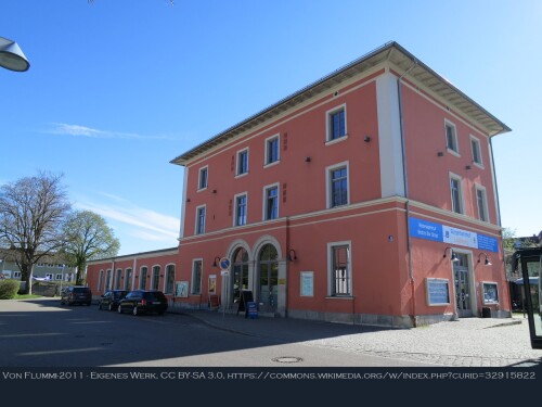 Bahnhof_Landsberg_Empfangsgebaude_Strasenseite.jpg
