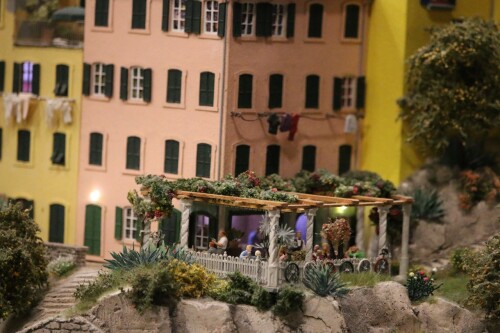 Miniaturwunderland_Modell_Gauge_1_87_H0_Talien_Amalfi_Kuste_Balkone-18.jpg