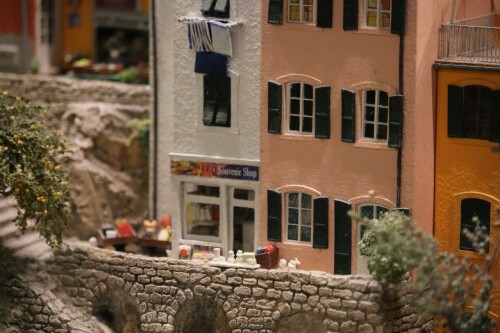 Miniaturwunderland_Modell_Gauge_1_87_H0_Talien_Amalfi_Kuste_Balkone-19.jpg