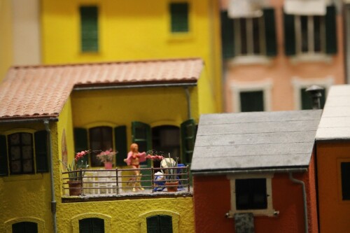 Miniaturwunderland_Modell_Gauge_1_87_H0_Talien_Amalfi_Kuste_Balkone-2.jpg