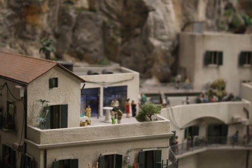 Miniaturwunderland_Modell_Gauge_1_87_H0_Talien_Amalfi_Kuste_Balkone-4.jpg