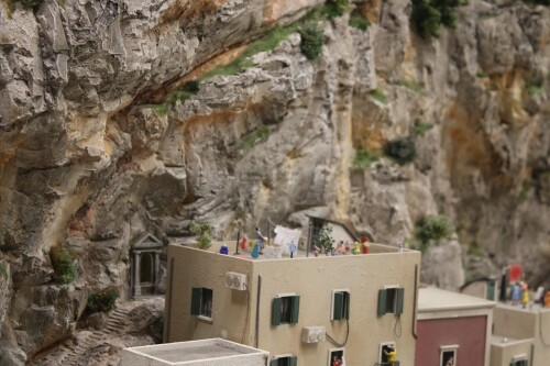 Miniaturwunderland_Modell_Gauge_1_87_H0_Talien_Amalfi_Kuste_Balkone-5.jpg