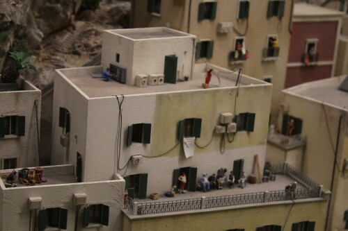 Miniaturwunderland_Modell_Gauge_1_87_H0_Talien_Amalfi_Kuste_Balkone-6.jpg