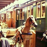 Nurnberg_Eisenbahnmuseum_Bahnhof_1985_historische_Zug_Szene-a