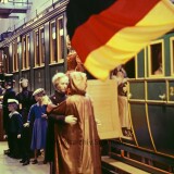 Nurnberg_Eisenbahnmuseum_Bahnhof_1985_historische_Zug_Szene