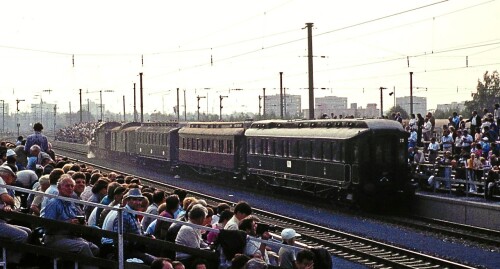 BR_01_D-Zug_Express_1928_Nurnberg_Dutzendteich_Bahnhof_1985_Verkehrsschau.jpg