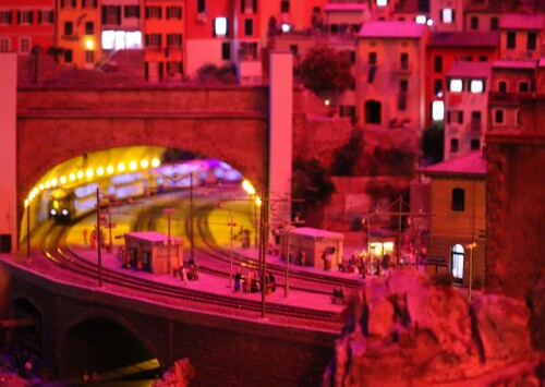Miniaturwunderland_Modell_Gauge_1_87_H0_Talien_Amalfi_Kuste_Bahnhof-3.jpg