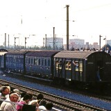 Schnellzug_Preusenwagen_Nurnberg_Dutzendteich_Bahnhof_1985_Schienenbus