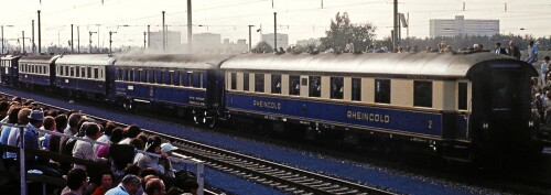 E_04_20_Rheingold_Orient_Express_150_Jahre_Deutsche_Eisenbahn_Dutzendteich_Nurnberg_Fahrzeugparade.jpg