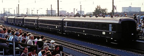 E_18_F-Zug_Nurnberg_1985_schurzenwagen.jpg