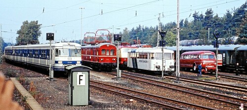 ET_420_001_ET_85_VT_798_Nurnberg_Dutzendteich_Bahnhof_1985_Schienenbus.jpg
