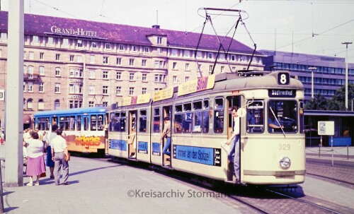 Nurnberg_Strasenbahn_1985_Hauptbahnhof_Vorplatz.jpg