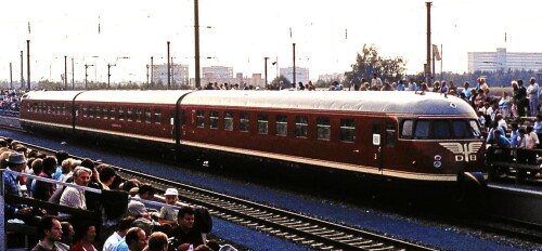VT_08.5-BR_608_Nurnberg_Dutzendteich_Bahnhof_1985_DB_Adler.jpg
