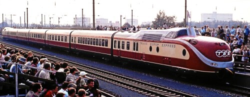 VT_601_10.5-Trans_Europ_Express_Nurnberg_Dutzendteich_Bahnhof_1985_TEE.jpg