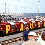 Kof_2_BR_322_funffachtraktion_Pause_Nurnberg_Dutzendteich_Bahnhof_1985_Verkehrsschau