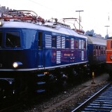 A_OBB_1141_E_18_03_Passau_Bahnhof_Schurzenwagen_historischer_Zug_DB_Lackierung