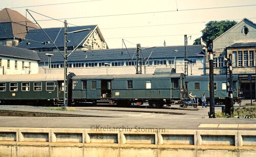 Darmstadt_Bahnhof_1969_Gepackwagen_Donnerbuchse.jpg