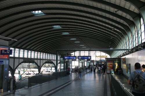 Darmstadt_Hauptbahnhof_Bahnhofshalle_Jugendstil_2025_Mai_Hbf-1.jpg