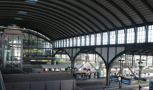 Darmstadt_Hauptbahnhof_Bahnhofshalle_Jugendstil_2025_Mai_Hbf-1d.jpg