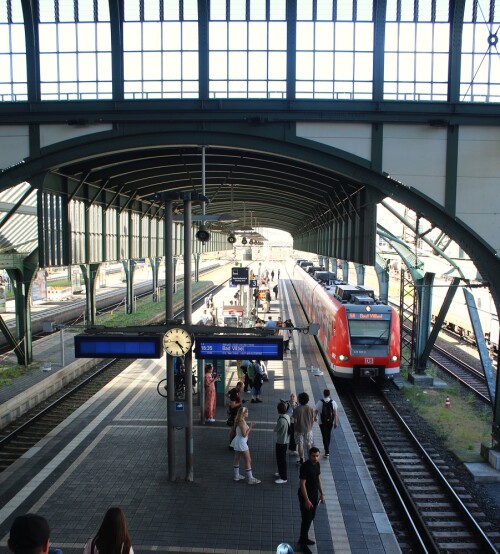 Darmstadt_Hauptbahnhof_Bahnhofshalle_Jugendstil_2025_Mai_Hbf-2f.jpg