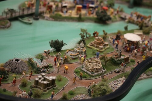 Miniaturwunderland_Miwula_Hamburg_Italien_Kuste_Strand_Park-3.jpg