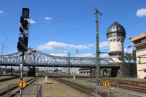 Darmstadt_Hauptbahnhof_Jugendstil_2025_Mai_Hbf_Wasserturm-7.jpg