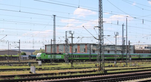 Darmstadt_Hauptbahnhof_Bahnhofsvorfeld_2025_Mai_Hbf-3fVectron_BR_193_Flix_Train.jpg