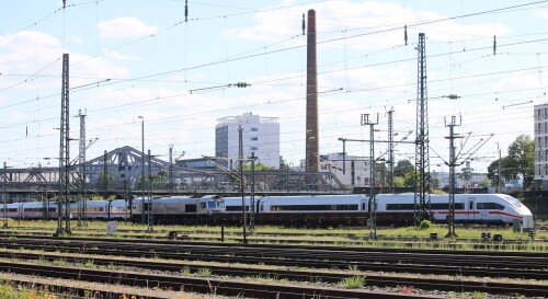 Darmstadt_Hauptbahnhof_Bahnhofsvorfeld_2025_c-ass_66_Rhein_Cargo_ICE_4_BR_407_Mai_Hbf.jpg