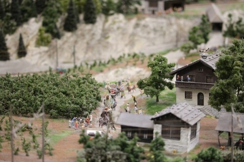Sudtirol_Norditalien_MiWuLa_Miniaturwunderland_Hamburg_H0_u_alte_Feste_Damonen_Volksfest-1.jpg