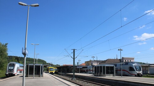 Tuttling Bahnhof Mai 2025 f Kiss Stadler IC 2 BR 4110 (1)