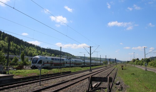 Tuttling Bahnhof Mai 2025 l IC 2 BR 4110 Stadler Kiss