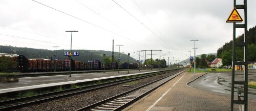 Immendingen_Bahnhof_Empfangsgebaude_Gleise_Bahnsteig-6.jpg