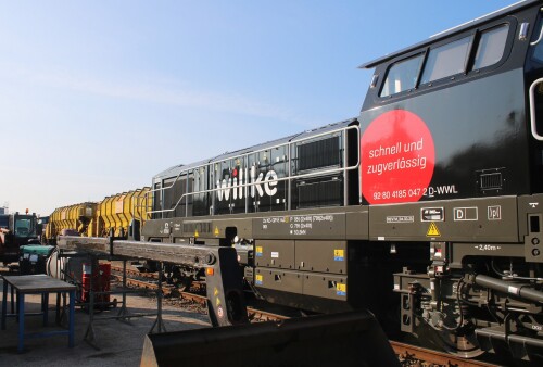 Vossloh_92-80-4185-143-9-D-WWL_BR_280_Willke_Gleisbau_Ludwigslust_Bahnhof_Juni_2025-4.jpg