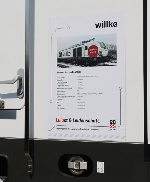 b_Vectron_BR_248_Dual_Mode_Willke_Gleisbau_Ludwigslust_2025_Juni_26_Eroffnung_Lokschuppen-5.jpg