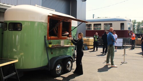 u Pferdeanhänger Food Truck Türkis 50er Jahre Style Verbrennungstriebwagen Eßlingen Maschinenfabrik 