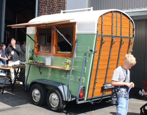 u Pferdeanhänger Food Truck Türkis 50er Jahre Style Verbrennungstriebwagen Eßlingen Maschinenfabrik 