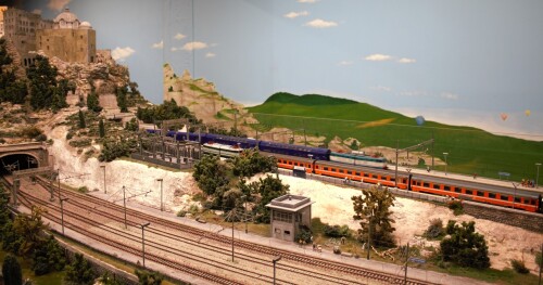 City_Night_Line_Nachtzug_DB_blau_Miniaturwonderland_Italy_train_station_Miniaturwunderland_MiWula_Masstab_H0-2.jpg