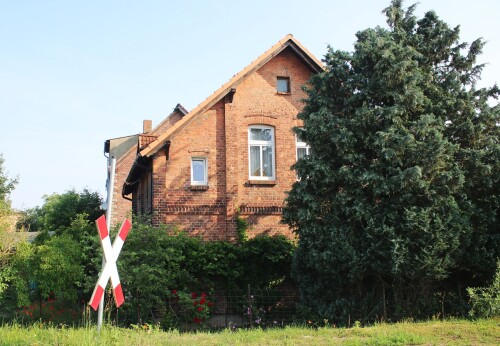 Ludwigslust Bahnbediensteten Haus altes Haus am Bahnhof Juni 2025 Kopie