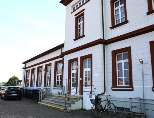 Ludwigslust Bahnhof Empfngsgebäude Juni 2025 c (1)