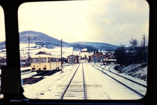 VT 798 998 gelb gelber Schienenbus Systemtechnik Hersfeld Bahnhof 1967 a