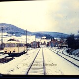 VT_798_998_gelb_gelber_Schienenbus_Systemtechnik_Hersfeld_Bahnhof_1967_a